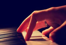 亚博：[德甲]萨拉萨尔开出角球 卡明斯基头球入网.